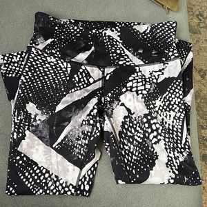 Lululemon leggings in black and white